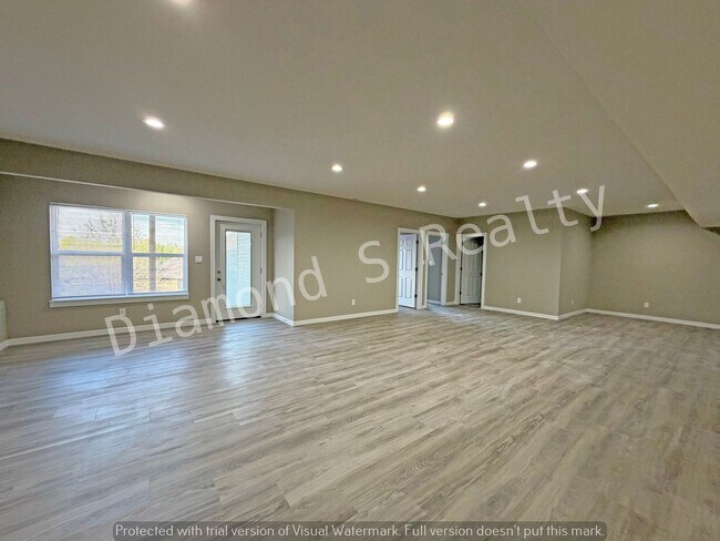 Building Photo - Brand New Build in Desirable Ozark Neighborhood!