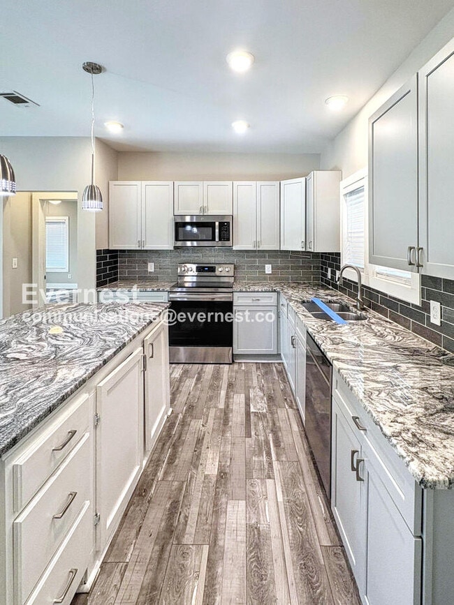 Building Photo - 463 Valley Hill Rd SE