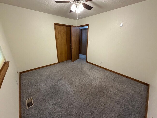 Building Photo - 2517 Chateau Dr