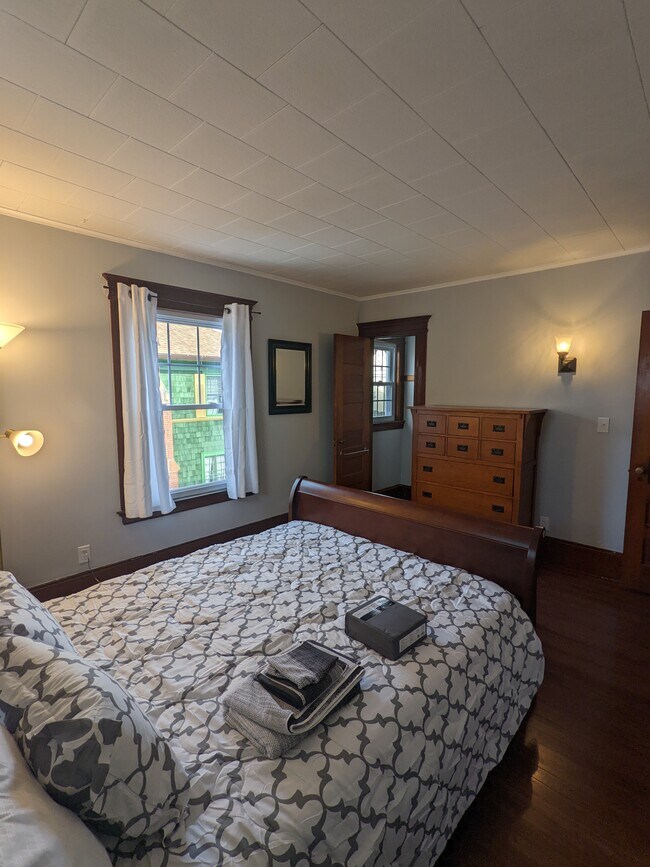 Building Photo - 171 Lincoln St