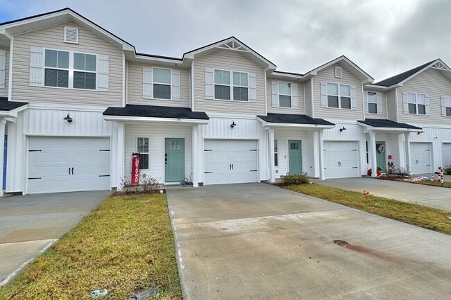 Building Photo - AVAILABLE JANUARY (Pet Friendly)