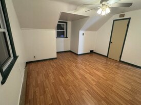 Building Photo - 165 Sand Creek Rd