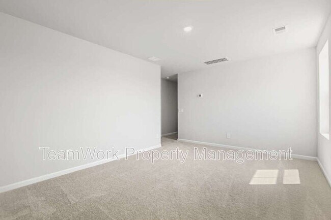 Building Photo - 376 Tiliwa St