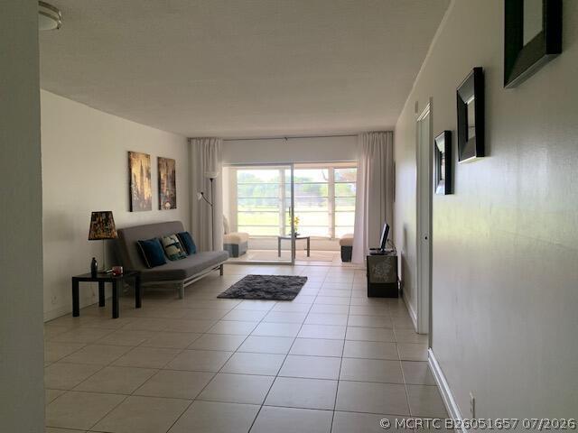Building Photo - 2850 N Palm Aire Dr