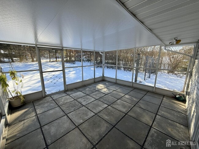 Building Photo - 10 Tyndall Rd