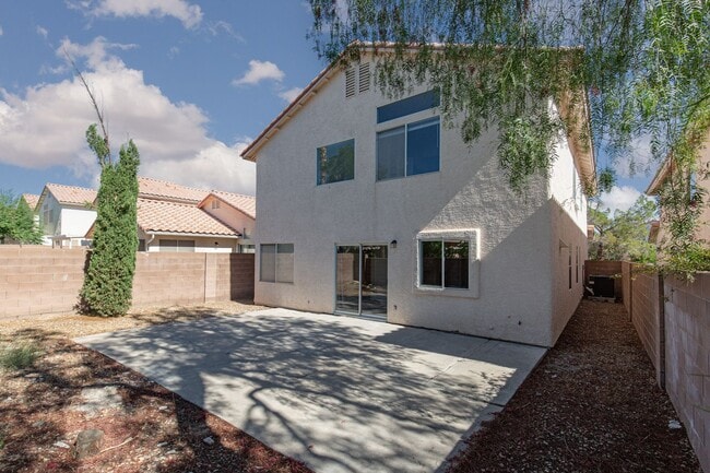 Building Photo - Recently renovated 4 br home in the Southwest