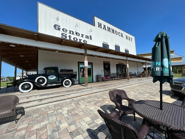 Building Photo - 399 This Way