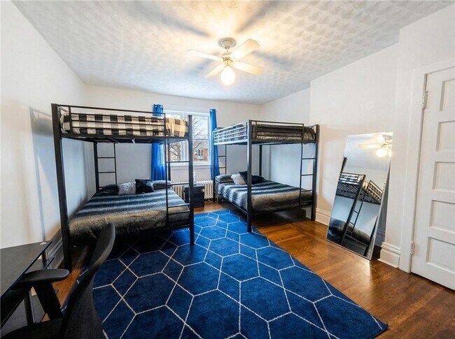 Building Photo - 224 S Pacific Ave