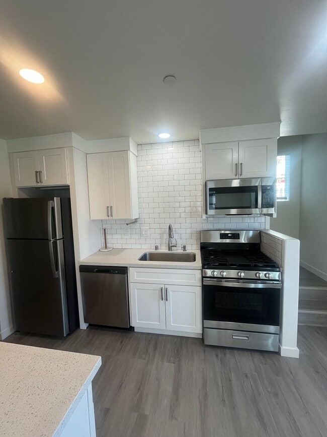 Building Photo - UPCOMING 3 BED 2 BATH HOME AVAILABLE 3/16/2026!!