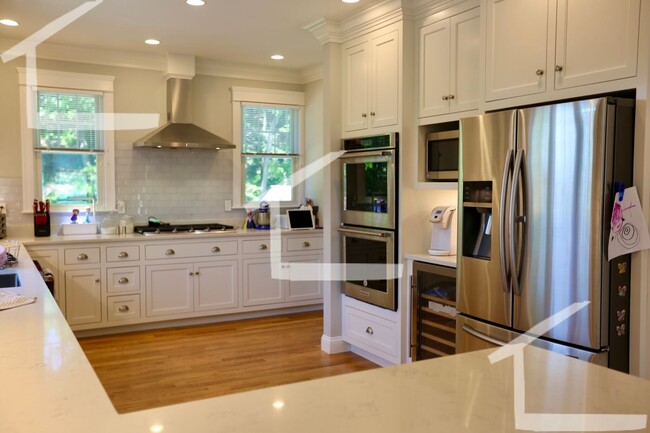Primary Photo - 7/1 Massive, renovated 5BR/3.5BA near Wash...