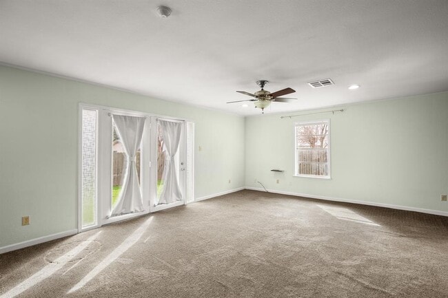 Building Photo - 611 Virginia Dr