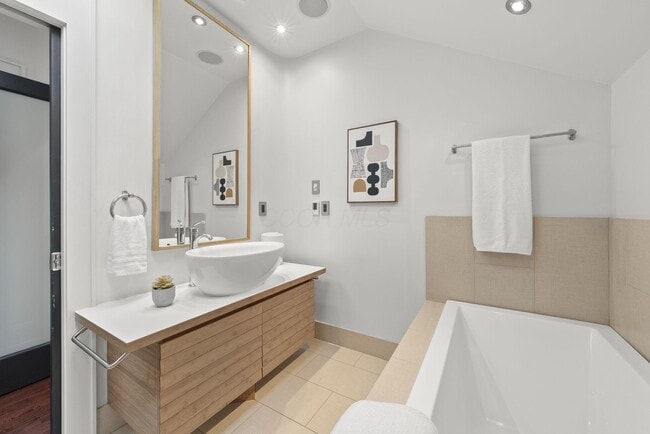 Building Photo - 610 City Park Ave