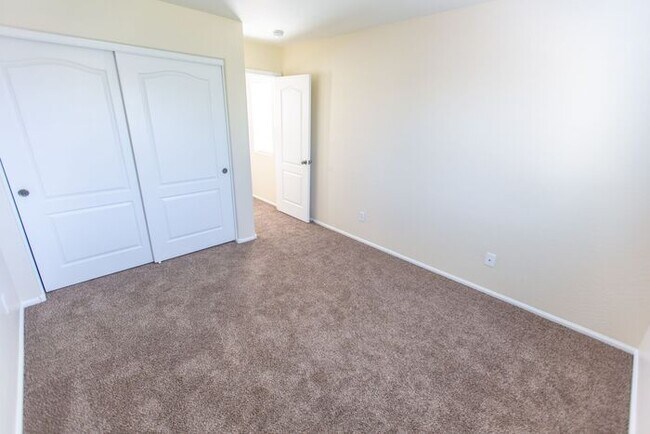 Building Photo - 41294 W Pryor Ln
