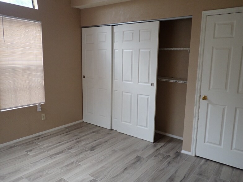 Building Photo - 2333 E Southern Ave