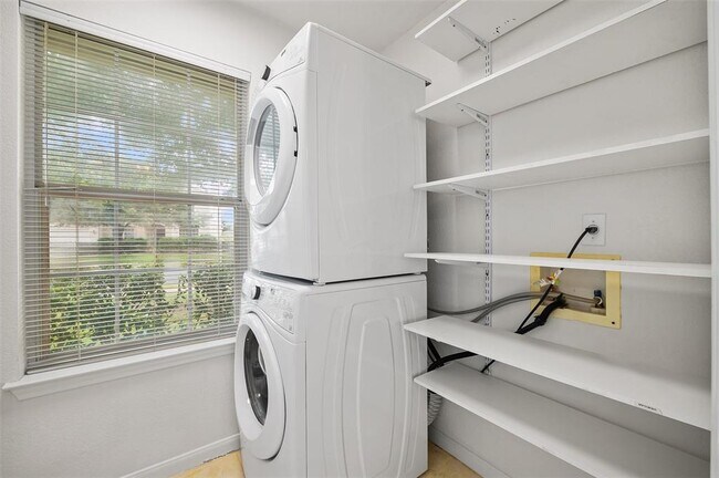 Building Photo - 1800 White Indigo Trail