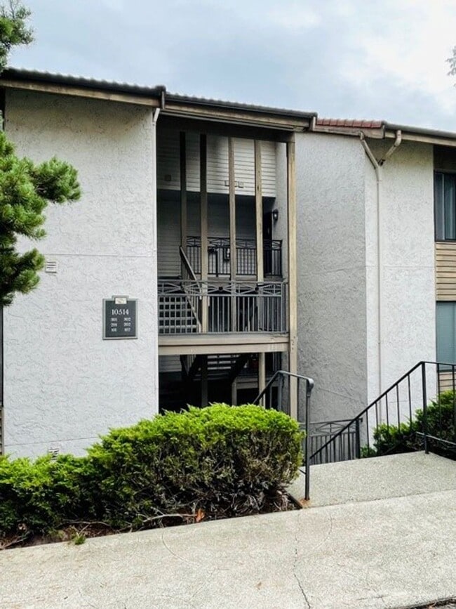 Building Photo - Spacious 2Bd/2Bath Condo located in The Ri...