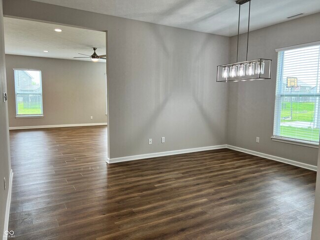 Building Photo - 5656 Grosbeak Dr