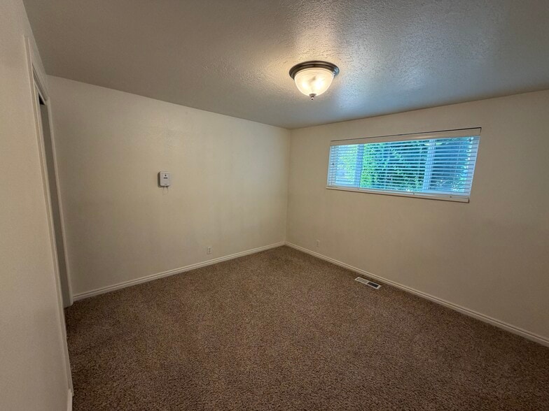 Building Photo - 1633 S 740 E