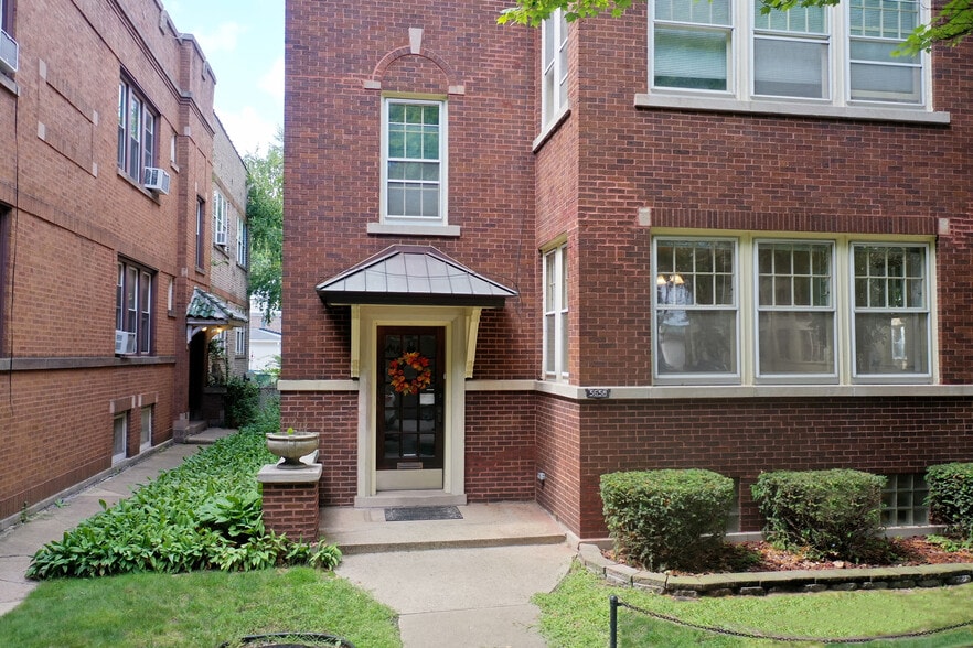 Building Photo - 5658 N Campbell Ave