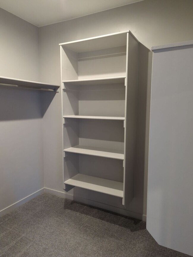 Building Photo - Modern 3 Bedroom Home with Spacious Layout!