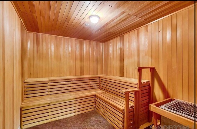 Building Photo - Newly updated features! 1 bedroom, 1.5 bat...