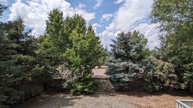 Building Photo - MODERN TWO STORY 3 BED/2.5 BATH WITH FENCE...