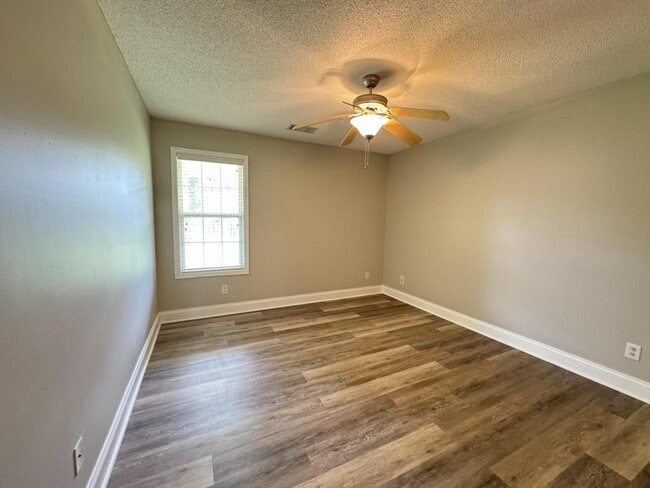 Building Photo - 204 Mahan Dr