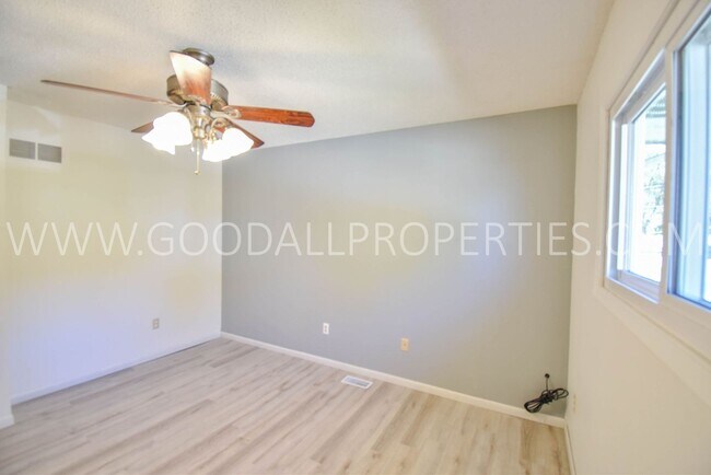 Building Photo - Completely Remodeled  2 Bedroom 1 bath Dup...