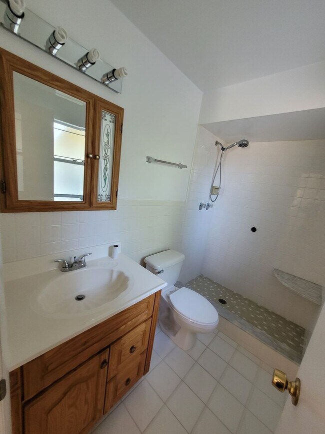 Building Photo - Spacious 2 Bedroom 2 Bath Home!