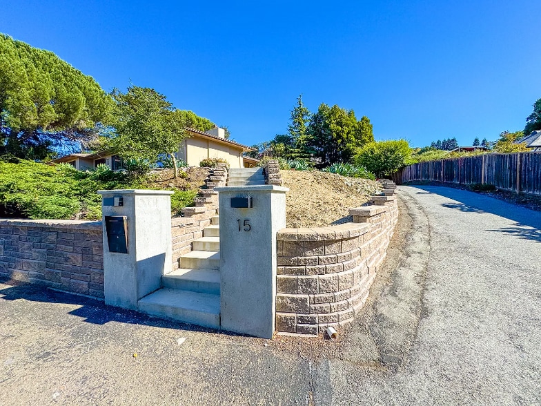 Building Photo - 15 Lupine Way
