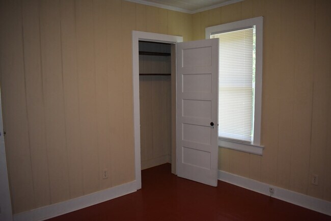 Building Photo - 14 Dunway Dr