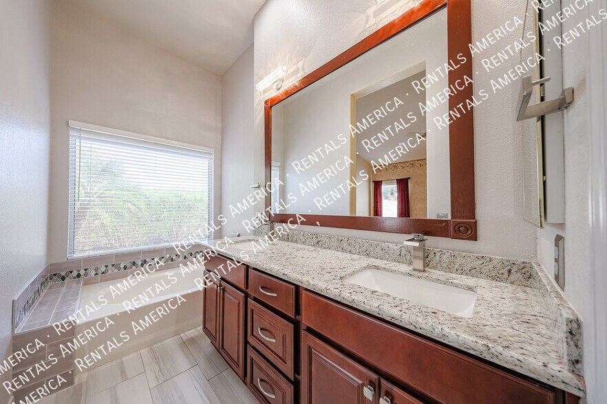 Building Photo - 15237 S 47th Way