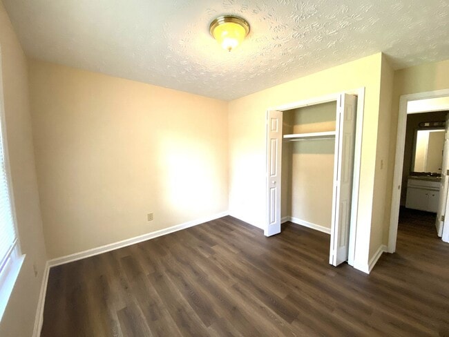 Building Photo - 1505 Kelly Cir