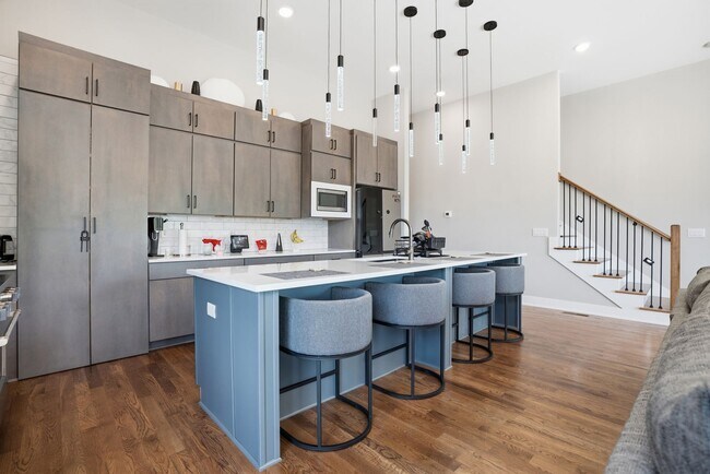 Building Photo - Luxury Nashville Retreat with Skyline & River Views | 4BR + Rooftop Entertainment Loft