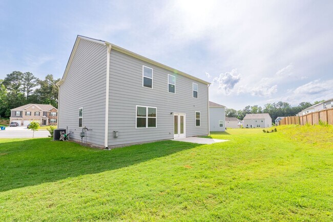 Building Photo - Spacious Family Home for Rent in Fairburn,...