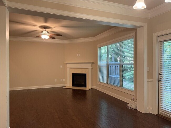 Building Photo - 3160 Cross Creek Dr