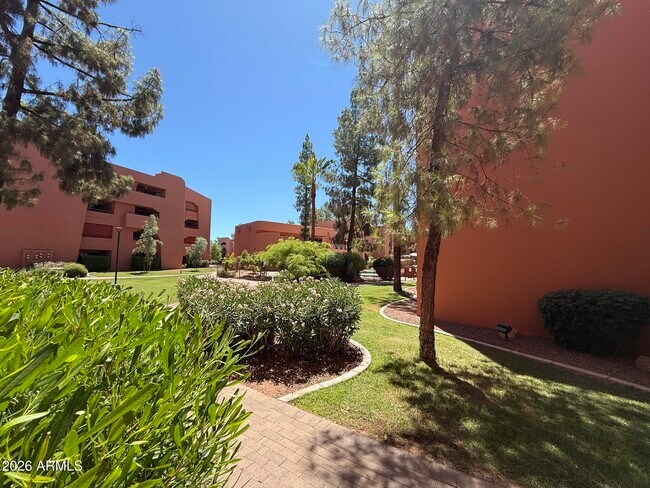 Building Photo - 4303 E Cactus Rd