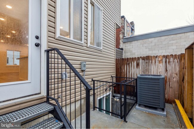 Building Photo - 2023 N Reese St