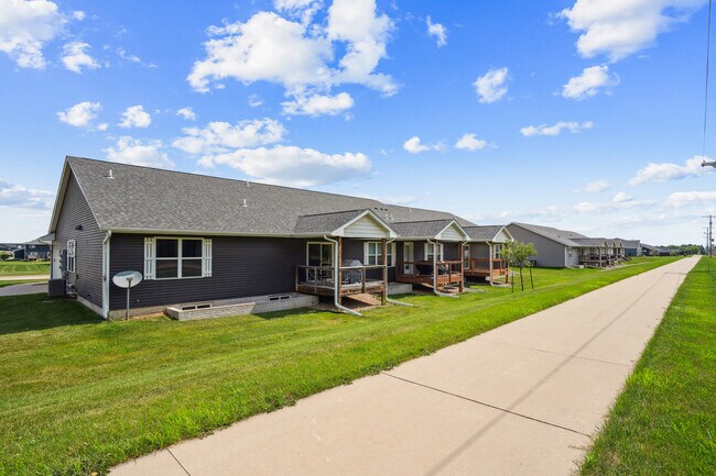 Building Photo - 3016 Sherwood Dr