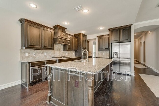 Building Photo - 2818 Balmoral Dr