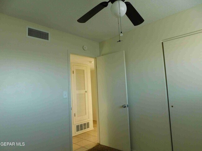 Building Photo - 225 3 Rivers Dr