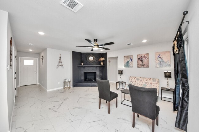 Building Photo - 15123 Kaler Rd