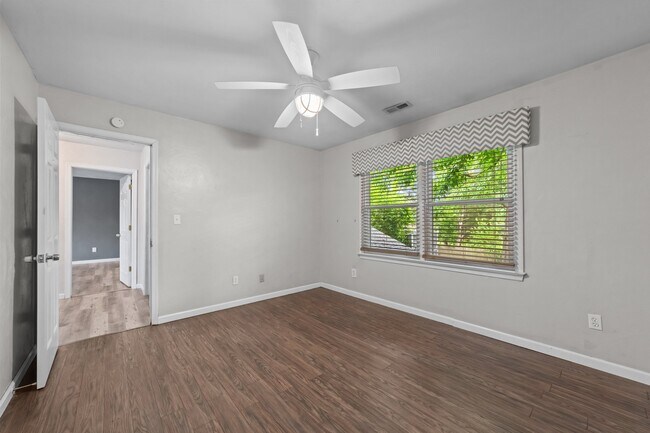 Building Photo - 435 Currituck Dr