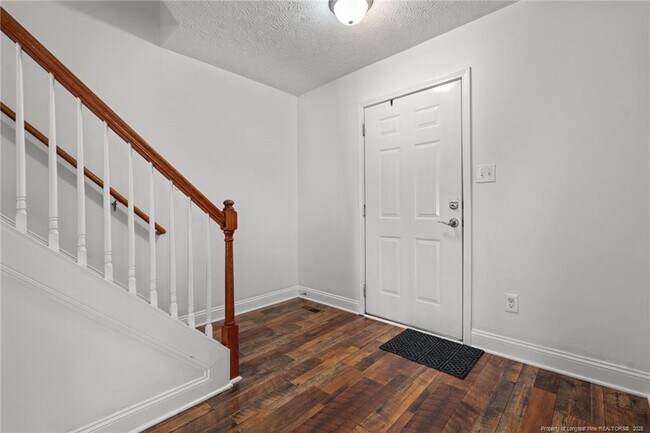 Building Photo - 244 Autumn Ln