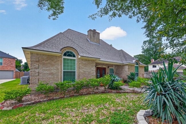 Building Photo - 15106 Dawnbrook Dr