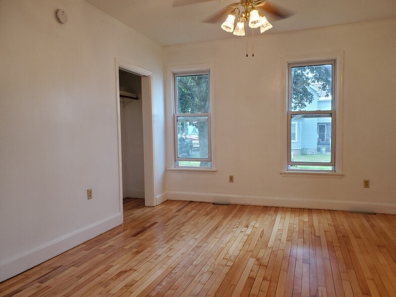 Building Photo - 116 1st Ave