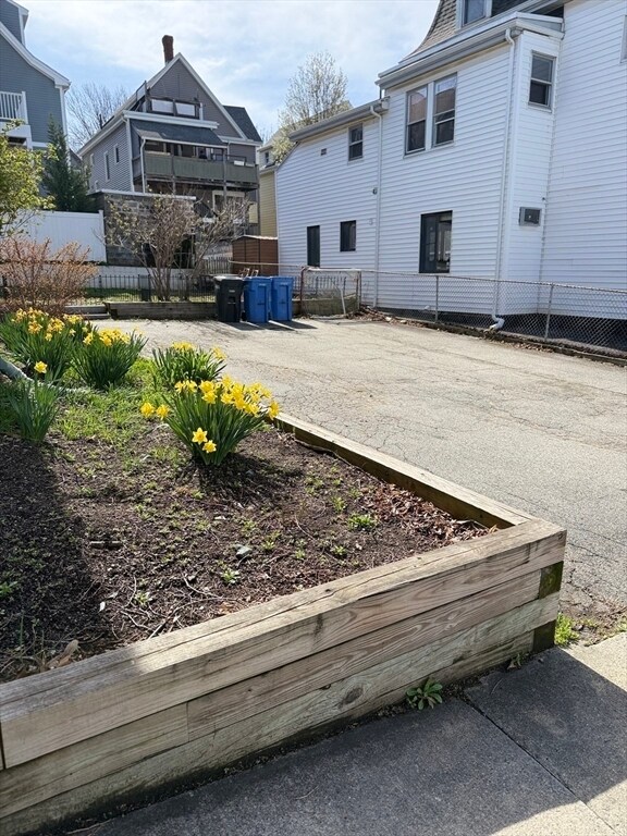 Building Photo - 55 Glenwood Rd