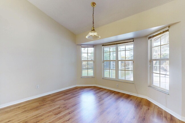 Building Photo - 967 SE Browning Ave