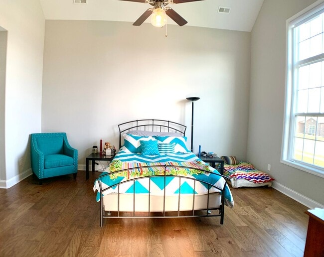 Building Photo - 585 Dexter Dr