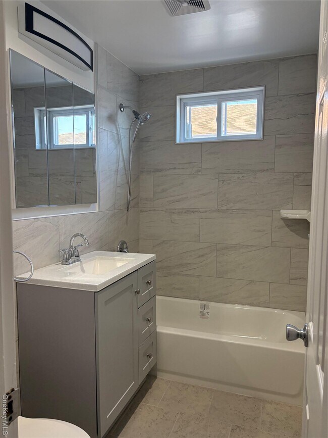 Building Photo - 514 E Park Ave